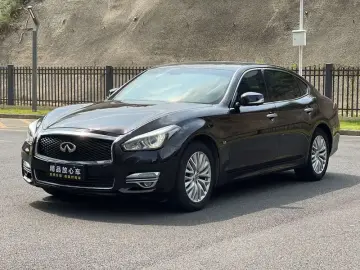 2017 Infiniti Q70 с пробегом 100 000 км