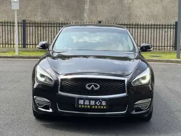 2017 Infiniti Q70 с пробегом 100 000 км