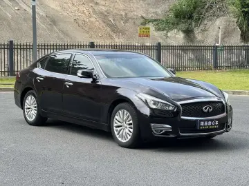 2017 Infiniti Q70 с пробегом 100 000 км