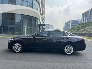 2017 Infiniti Q70 с пробегом 100 000 км