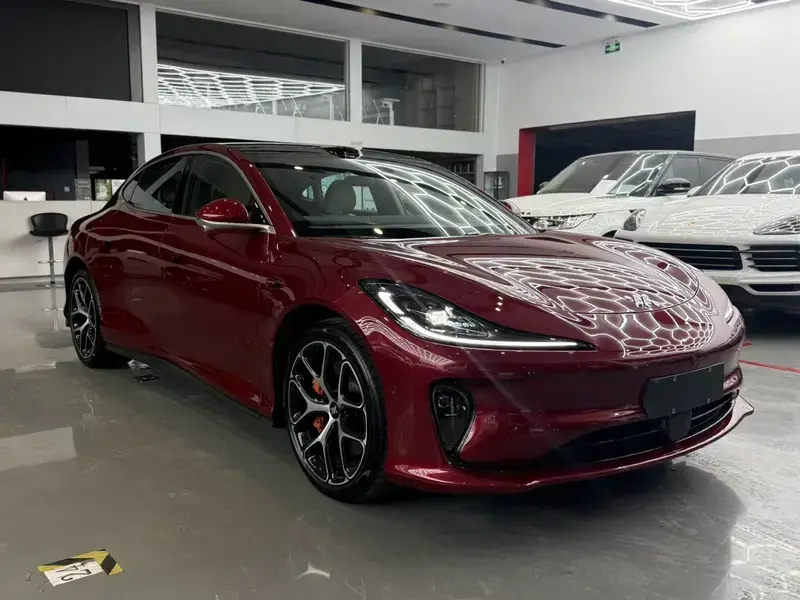 2025 IM Motors (Zhiji) L6 с пробегом 25 000 км