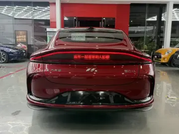 2025 IM Motors (Zhiji) L6 с пробегом 25 000 км