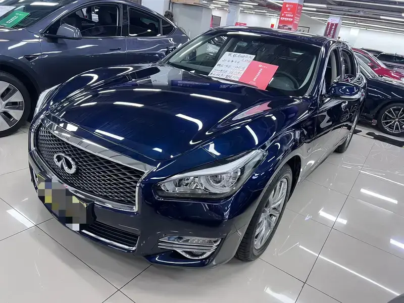 2017 Infiniti Q70 с пробегом 75 000 км
