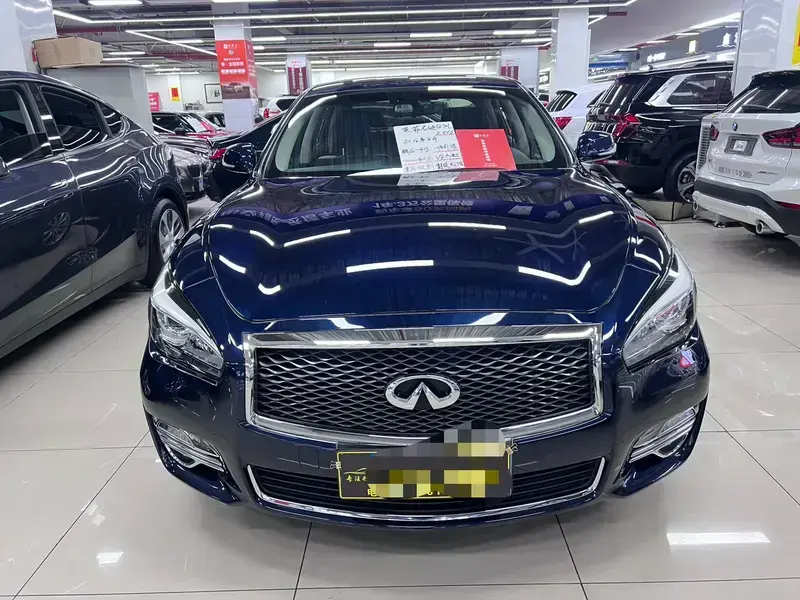 2017 Infiniti Q70 с пробегом 75 000 км