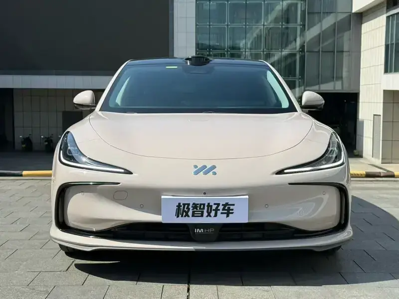 2024 IM Motors (Zhiji) L6 с пробегом 28 000 км