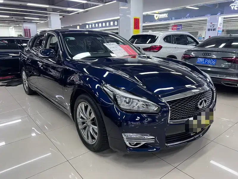 2017 Infiniti Q70 с пробегом 75 000 км