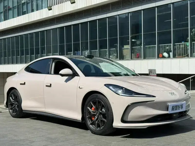 2024 IM Motors (Zhiji) L6 с пробегом 28 000 км