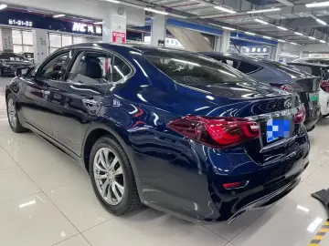 2017 Infiniti Q70 с пробегом 75 000 км