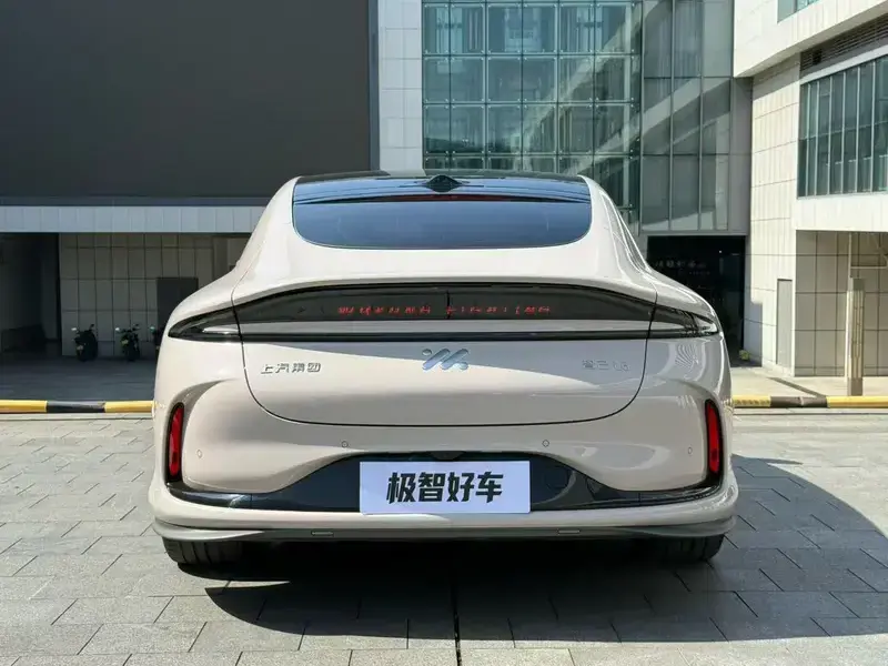 2024 IM Motors (Zhiji) L6 с пробегом 28 000 км