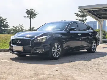 2017 Infiniti Q70 с пробегом 86 000 км