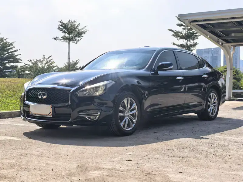 2017 Infiniti Q70 с пробегом 86 000 км