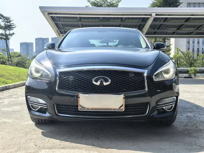 2017 Infiniti Q70 с пробегом 86 000 км
