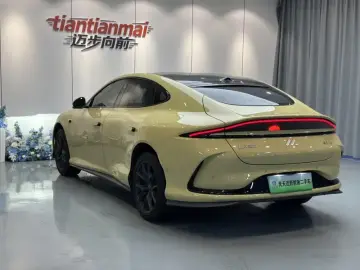 2024 IM Motors (Zhiji) L6 с пробегом 24 000 км