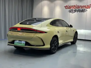 2024 IM Motors (Zhiji) L6 с пробегом 24 000 км