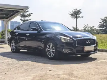 2017 Infiniti Q70 с пробегом 86 000 км