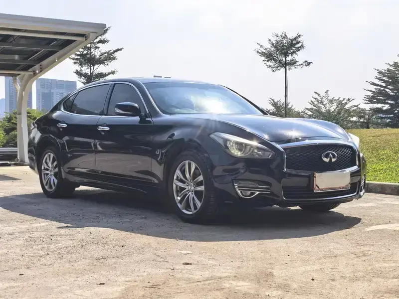 2017 Infiniti Q70 с пробегом 86 000 км
