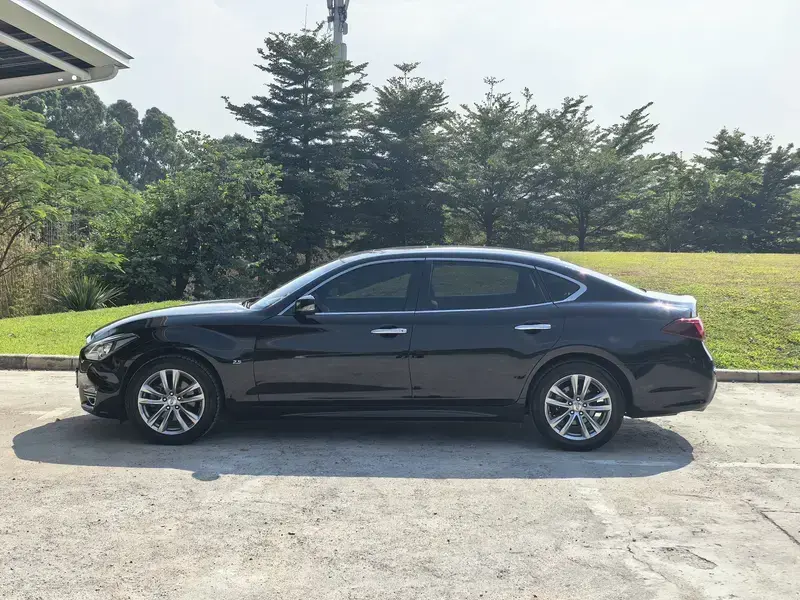 2017 Infiniti Q70 с пробегом 86 000 км