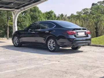 2017 Infiniti Q70 с пробегом 86 000 км