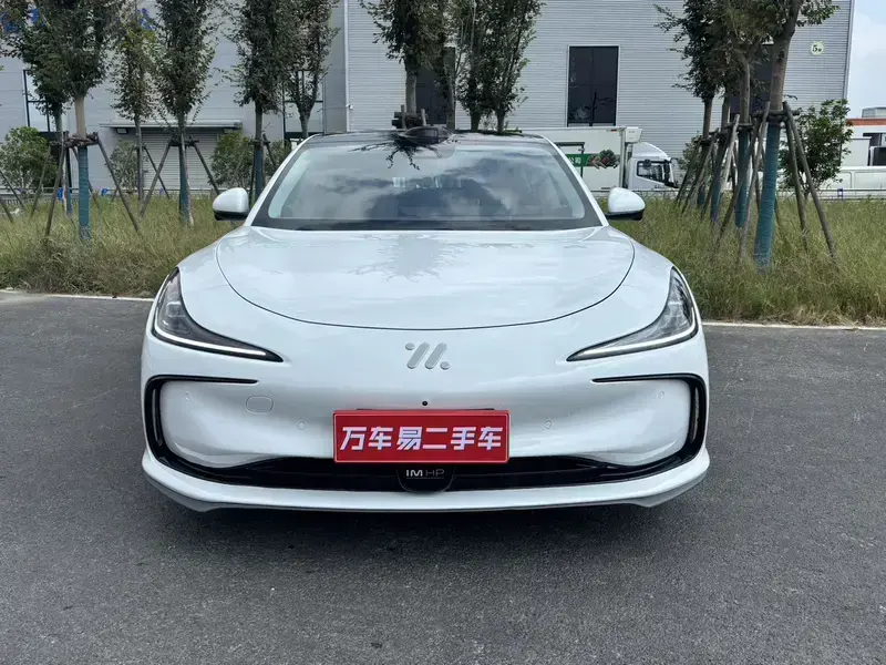 2024 IM Motors (Zhiji) L6 с пробегом 76 000 км