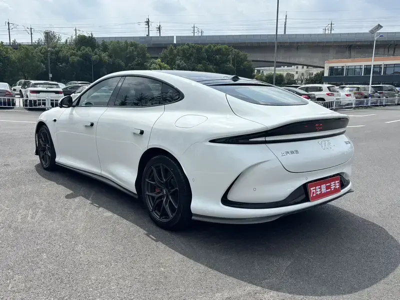 2024 IM Motors (Zhiji) L6 с пробегом 76 000 км