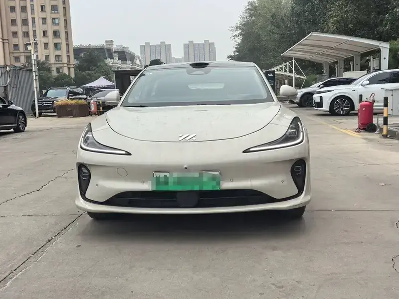 2025 IM Motors (Zhiji) L6 с пробегом 29 000 км