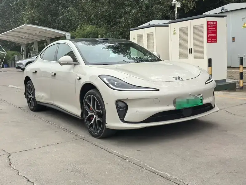 2025 IM Motors (Zhiji) L6 с пробегом 29 000 км