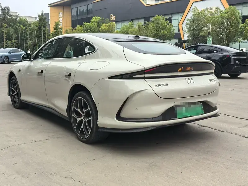 2025 IM Motors (Zhiji) L6 с пробегом 29 000 км