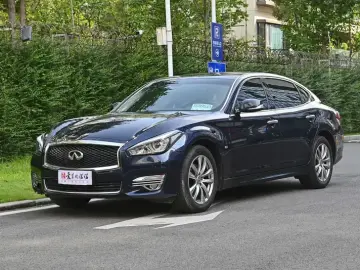 Infiniti Q70