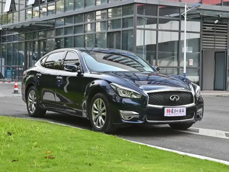 2017 Infiniti Q70 с пробегом 70 200 км