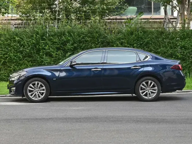 2017 Infiniti Q70 с пробегом 70 200 км