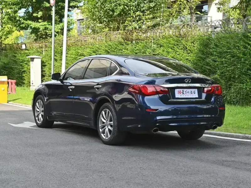 2017 Infiniti Q70 с пробегом 70 200 км