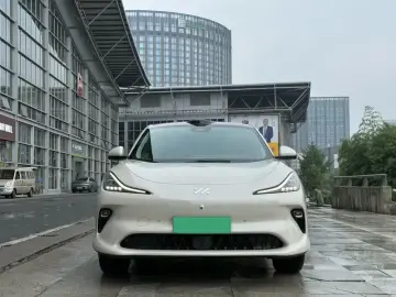 2025 IM Motors (Zhiji) LS6 с пробегом 49 000 км