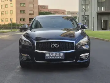 2017 Infiniti Q70 с пробегом 100 000 км