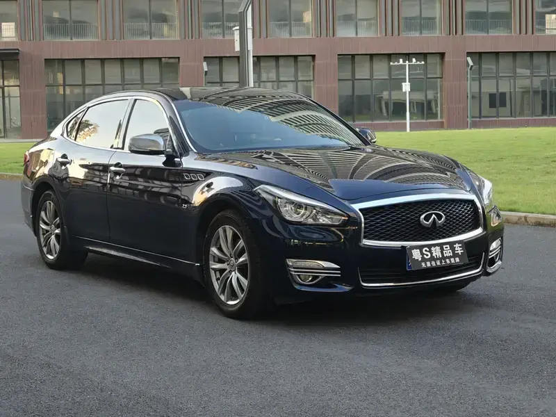 2017 Infiniti Q70 с пробегом 100 000 км