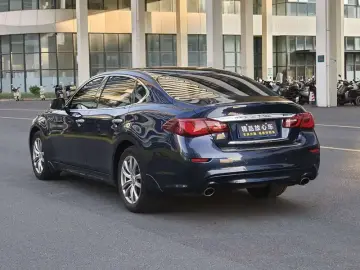 2017 Infiniti Q70 с пробегом 100 000 км