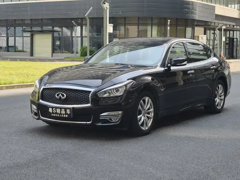 2017 Infiniti Q70 с пробегом 100 000 км