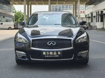 2017 Infiniti Q70 с пробегом 100 000 км