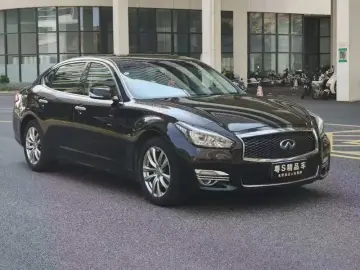2017 Infiniti Q70 с пробегом 100 000 км