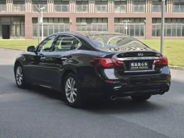 2017 Infiniti Q70 с пробегом 100 000 км