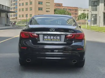 2017 Infiniti Q70 с пробегом 100 000 км