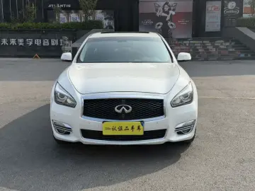 Infiniti Q70