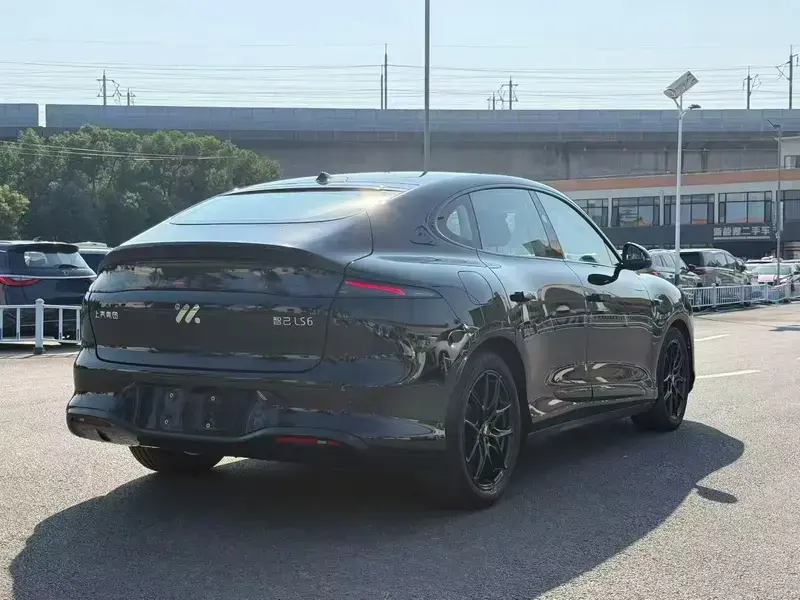 2026 IM Motors (Zhiji) LS6 с пробегом 9 000 км