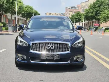 Infiniti Q70
