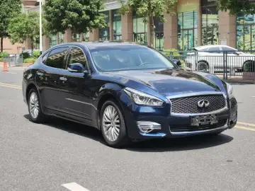 2017 Infiniti Q70 с пробегом 130 000 км