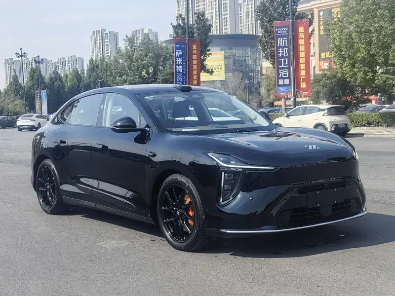 2026 IM Motors (Zhiji) LS6 с пробегом 16 000 км