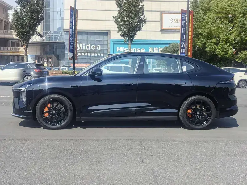 2026 IM Motors (Zhiji) LS6 с пробегом 16 000 км