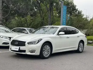 2019 Infiniti Q70 с пробегом 42 000 км