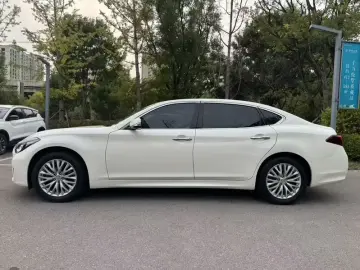 2019 Infiniti Q70 с пробегом 42 000 км