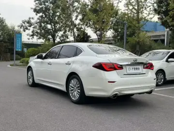 2019 Infiniti Q70 с пробегом 42 000 км