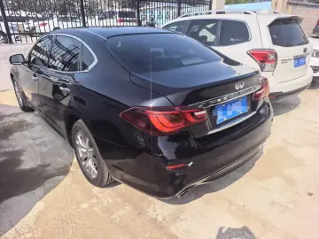 2017 Infiniti Q70 с пробегом 89 000 км